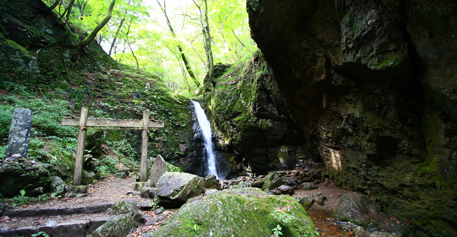 ayahiro waterfall