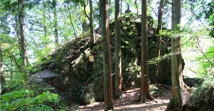 Tengu-iwa (Tengu Rocks)